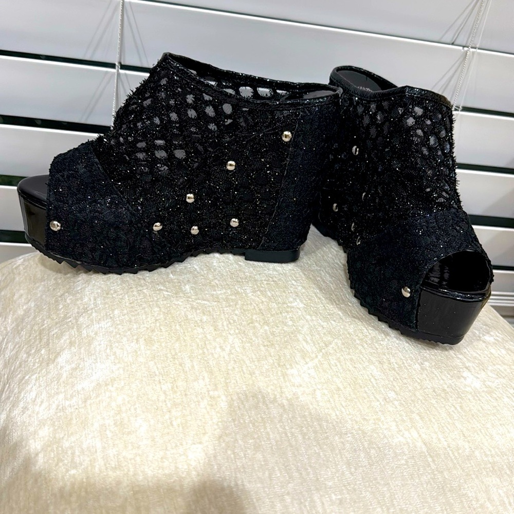 CUTE BLACK PLATFORM SANDALS